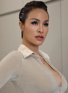 The Bold Elegance of MC Phuong Mai: A Showbiz Style Icon - image 4
