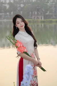 Timeless Elegance of Vietnamese Ao Dai by the Lake - image 1