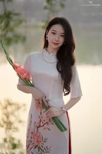 Timeless Elegance of Vietnamese Ao Dai by the Lake - image 4