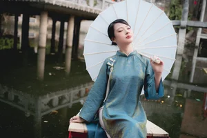 Classic Elegance: Vietnamese Tradition in Blue Silk and Pink Lilies - image 11