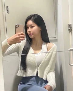 Breaking Beauty Standards: The Stunning 70kg Korean Influencer Redefining Curves and Confidence in Modern Fashion - image 9