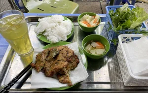Tasting Tradition: The Famous 30-Year Sandworm Omelet in Hanoi Old Quarter - image 5
