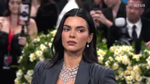 Asian Beauty Shines on Red Carpet: Unique Style Leading 2025 Trends - image 10