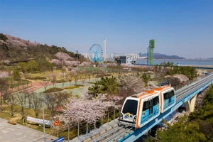 The World's 7 Most Impressive Train Journeys: A Guide to Luxury and Scenic Rail - image 0