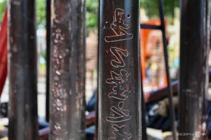 Unique Art Installations on Nguyen Hue Street Captivate HCMC Tourists - image 5