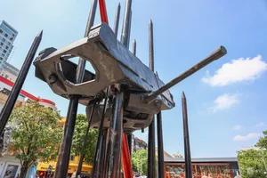 Unique Art Installations on Nguyen Hue Street Captivate HCMC Tourists - image 9