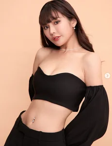 Stunning Cheerleading Icon Rocks Bold Mesh Bikini Look for Summer - image 7