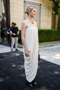 Jisoo Captivates Paris Fashion Week: The Dior Princess Returns in Style - image 0