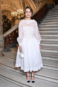 Jisoo Captivates Paris Fashion Week: The Dior Princess Returns in Style - image 10