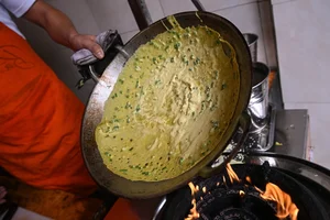 Authentic Western Vietnamese Banh Xeo in Hanoi Earns Prestigious Michelin Recognition - image 1