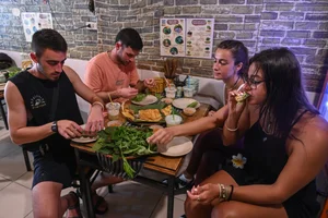 Authentic Western Vietnamese Banh Xeo in Hanoi Earns Prestigious Michelin Recognition - image 2