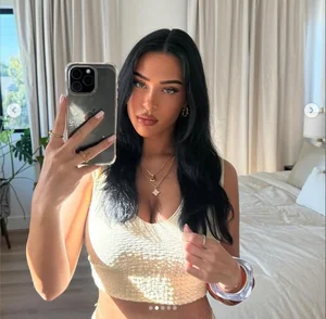 Jude Bellingham's Girlfriend Laura Celia Valk Stuns in New Glamorous Photos - image 5