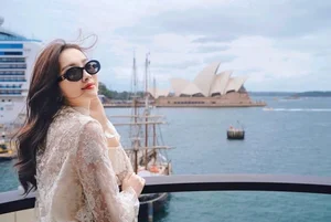 Miss Dang Thu Thao Shares Heartwarming Beach Moments with Her Youngest Daughter - image 2