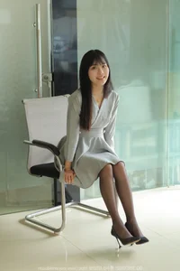 Wan Ping Showcases High Fashion in IESS No.1639 Collection - image 12