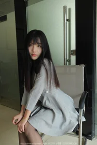 Wan Ping Showcases High Fashion in IESS No.1639 Collection - image 5