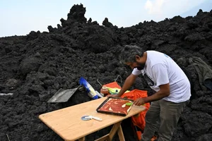 Gourmet Pizza Baked on Real Volcanic Lava Heat - image 4
