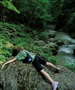 Hilarious Reality of Travel: When Vacation Vibes Meet Total Exhaustion - image 2