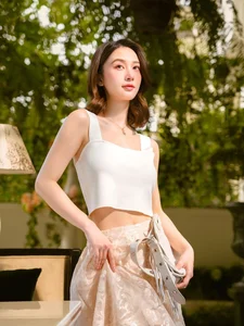Jun Vu’s Stunning Fashion Comeback: Embracing the Deep-Cut Trend with Elegance - image 1