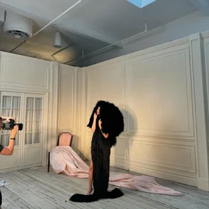 Jennie of BLACKPINK Redefines Modern Glamour with Latest Bold Fashion Showcase - image 3