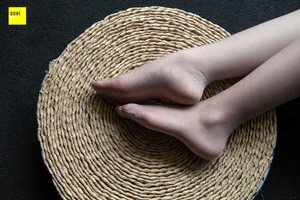 Mingli Jie Features Grey Silk in IESS Foot Model Series - image 54