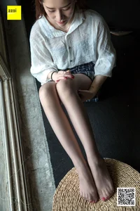 Mingli Jie Features Grey Silk in IESS Foot Model Series - image 29