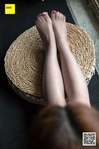 Mingli Jie Features Grey Silk in IESS Foot Model Series - image 26