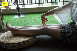 Mingli Jie Features Grey Silk in IESS Foot Model Series - image 47