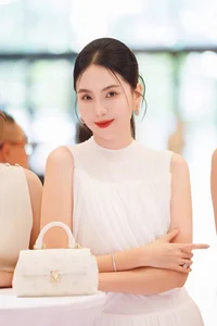 MC Mai Ngoc: Post-Motherhood Radiance and the Evolution of Style - image 7