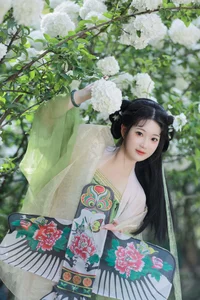 Ethereal Garden Muse: Xiao Bing Gan in YiTuYu Vol.8856 - image 6