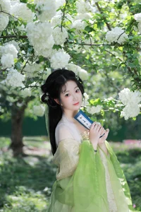 Ethereal Garden Muse: Xiao Bing Gan in YiTuYu Vol.8856 - image 17