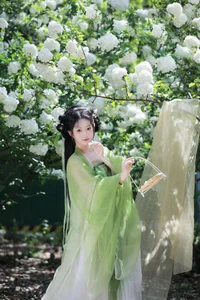 Ethereal Garden Muse: Xiao Bing Gan in YiTuYu Vol.8856 - image 19