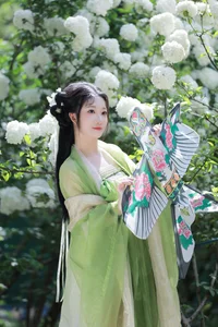 Ethereal Garden Muse: Xiao Bing Gan in YiTuYu Vol.8856 - image 2