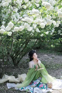 Ethereal Garden Muse: Xiao Bing Gan in YiTuYu Vol.8856 - image 21