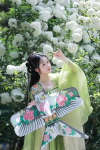 Ethereal Garden Muse: Xiao Bing Gan in YiTuYu Vol.8856 - image 18