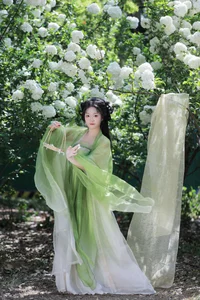 Ethereal Garden Muse: Xiao Bing Gan in YiTuYu Vol.8856 - image 3