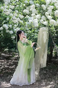 Ethereal Garden Muse: Xiao Bing Gan in YiTuYu Vol.8856 - image 5