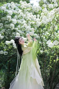 Ethereal Garden Muse: Xiao Bing Gan in YiTuYu Vol.8856 - image 23