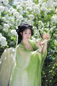 Ethereal Garden Muse: Xiao Bing Gan in YiTuYu Vol.8856 - image 15