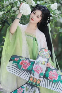 Ethereal Garden Muse: Xiao Bing Gan in YiTuYu Vol.8856 - image 9