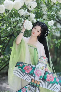 Ethereal Garden Muse: Xiao Bing Gan in YiTuYu Vol.8856 - image 11