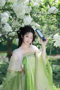 Ethereal Garden Muse: Xiao Bing Gan in YiTuYu Vol.8856 - image 10