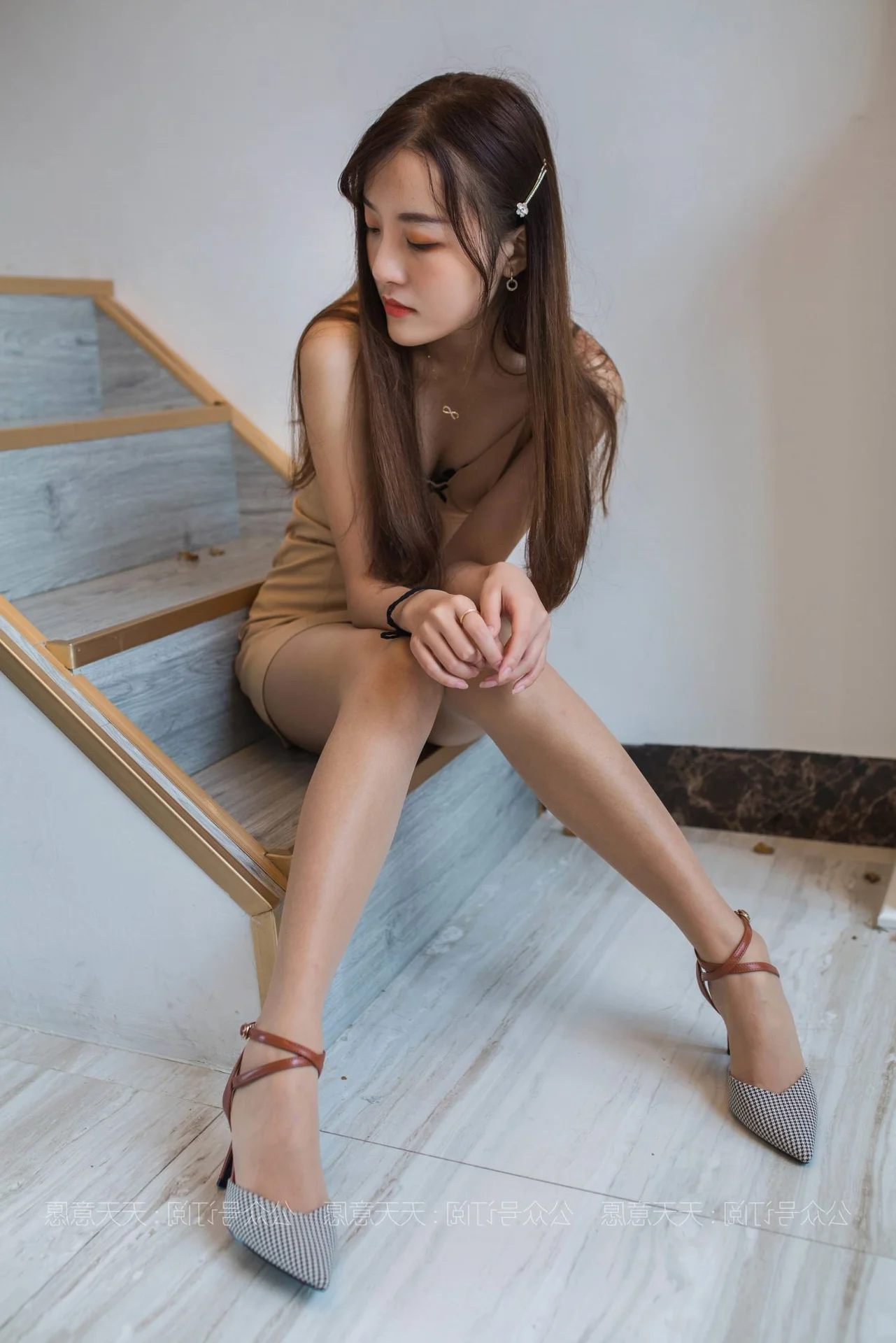 IESS Wanping: The Sweet Girl-Next-Door Aesthetic in High-Quality Silk Stockings