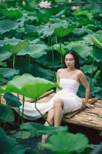 Ju Zi's Ethereal Beauty Amidst Lotus Blooms | YiTuYu Vol.8733 - image 8