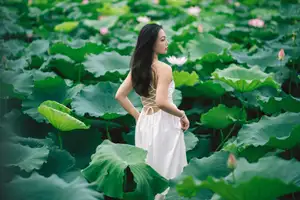 Ju Zi's Ethereal Beauty Amidst Lotus Blooms | YiTuYu Vol.8733 - image 1