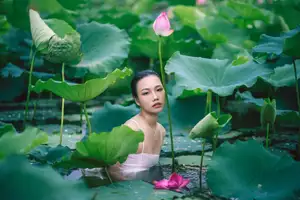 Ju Zi's Ethereal Beauty Amidst Lotus Blooms | YiTuYu Vol.8733 - image 10