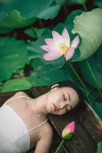 Ju Zi's Ethereal Beauty Amidst Lotus Blooms | YiTuYu Vol.8733 - image 6