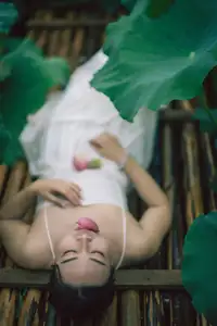 Ju Zi's Ethereal Beauty Amidst Lotus Blooms | YiTuYu Vol.8733 - image 18
