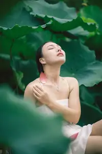 Ju Zi's Ethereal Beauty Amidst Lotus Blooms | YiTuYu Vol.8733 - image 22