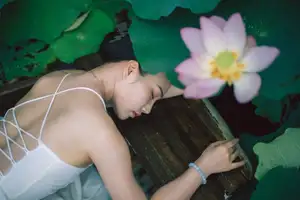 Ju Zi's Ethereal Beauty Amidst Lotus Blooms | YiTuYu Vol.8733 - image 14