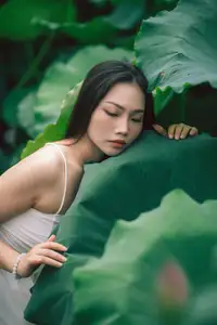 Ju Zi's Ethereal Beauty Amidst Lotus Blooms | YiTuYu Vol.8733 - image 9